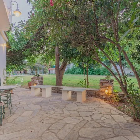 בית הארחה Private Wing Of A Greek Island Estate With Vineyard, Exclusive Grounds & Hosted Experiences