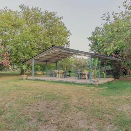 Private Wing Of A Greek Island Estate With Vineyard, Exclusive Grounds & Hosted Experiences בית הארחה