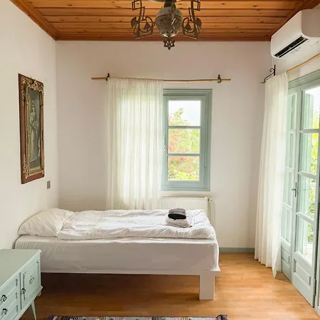 Guest house Guest Skiathos Town