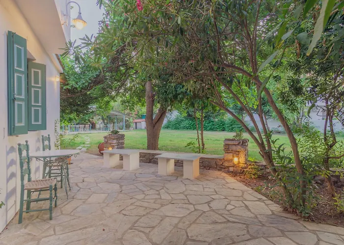 בית הארחה Private Wing Of A Greek Island Estate With Vineyard, Exclusive Grounds & Hosted Experiences
