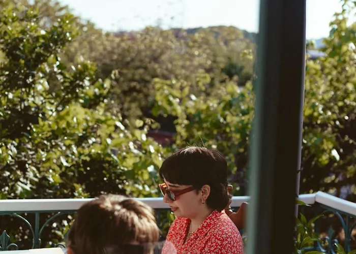 Private Wing Of A Greek Island Estate With Vineyard, Exclusive Grounds & Hosted Experiences בית הארחה