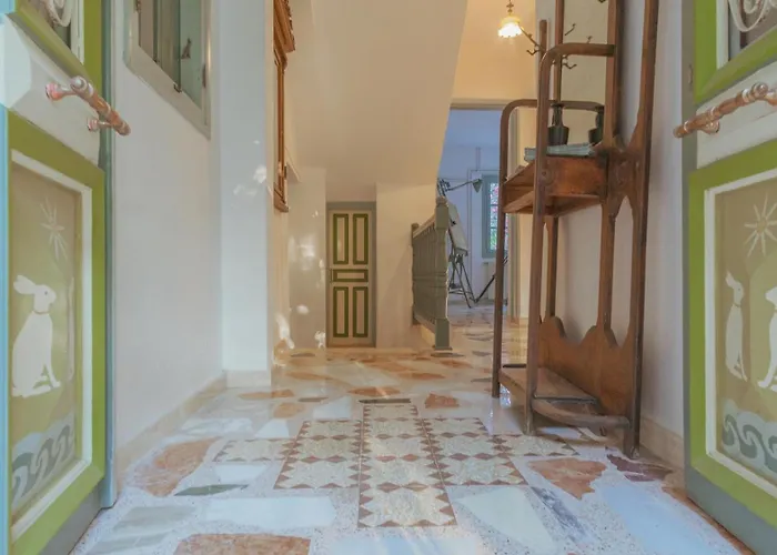 Private Wing Of A Greek Island Estate With Vineyard, Exclusive Grounds & Hosted Experiences בית הארחה