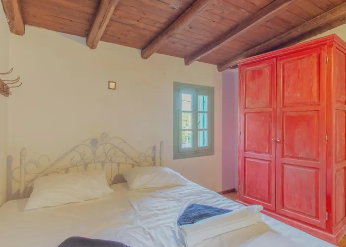 Private Wing Of A Greek Island Estate With Vineyard, Exclusive Grounds & Hosted Experiences העיירה סקיאתוס