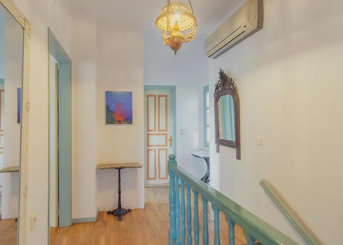 Private Wing Of A Greek Island Estate With Vineyard, Exclusive Grounds & Hosted Experiences בית הארחה העיירה סקיאתוס