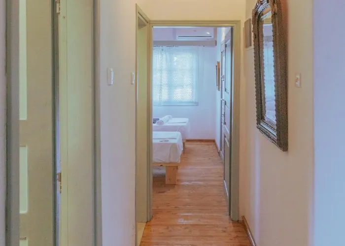 Private Wing Of A Greek Island Estate With Vineyard, Exclusive Grounds & Hosted Experiences בית הארחה העיירה סקיאתוס