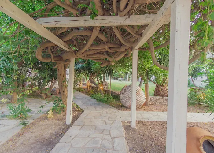 Vendégház Private Wing Of A Greek Island Estate With Vineyard, Exclusive Grounds & Hosted Experiences